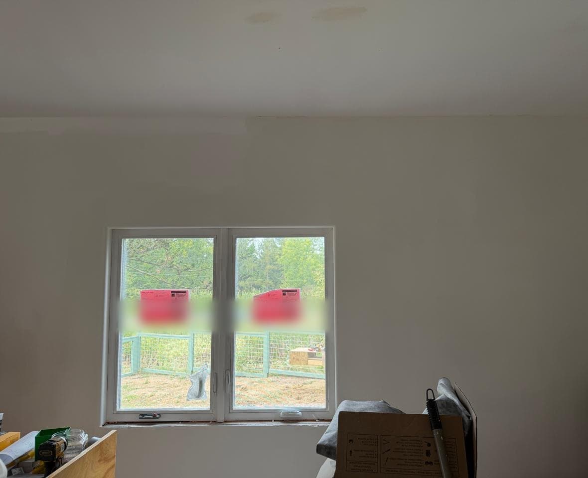 Smooth-finished wall around the window